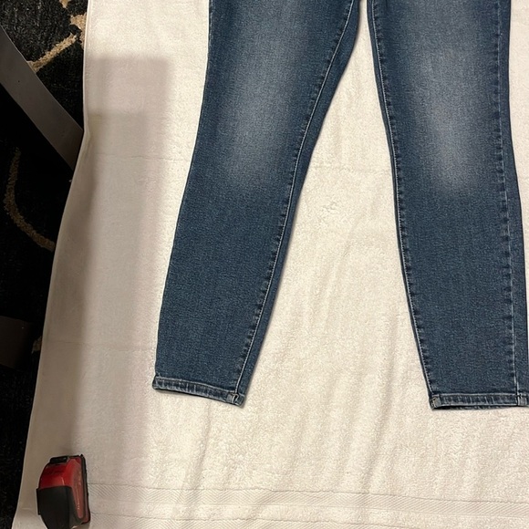 Lucky Brand Blue Skinny Jeans with Worn-In Look - Picture 3 of 16